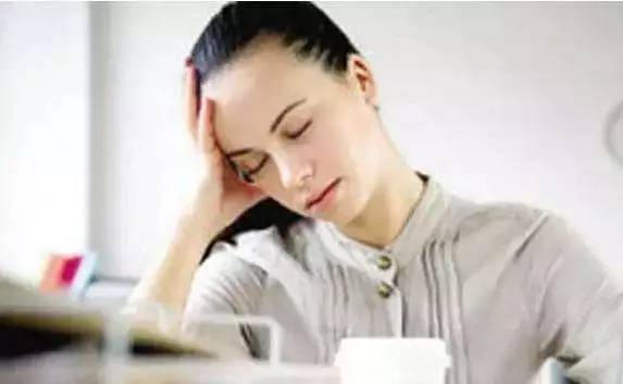 what??？“香”艷的美女成了辦公室污染源，甲醛治理非常必要！