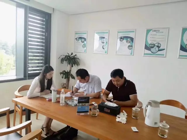 熱烈祝賀姜總、胡總簽約創(chuàng)綠家河南省市級代理！