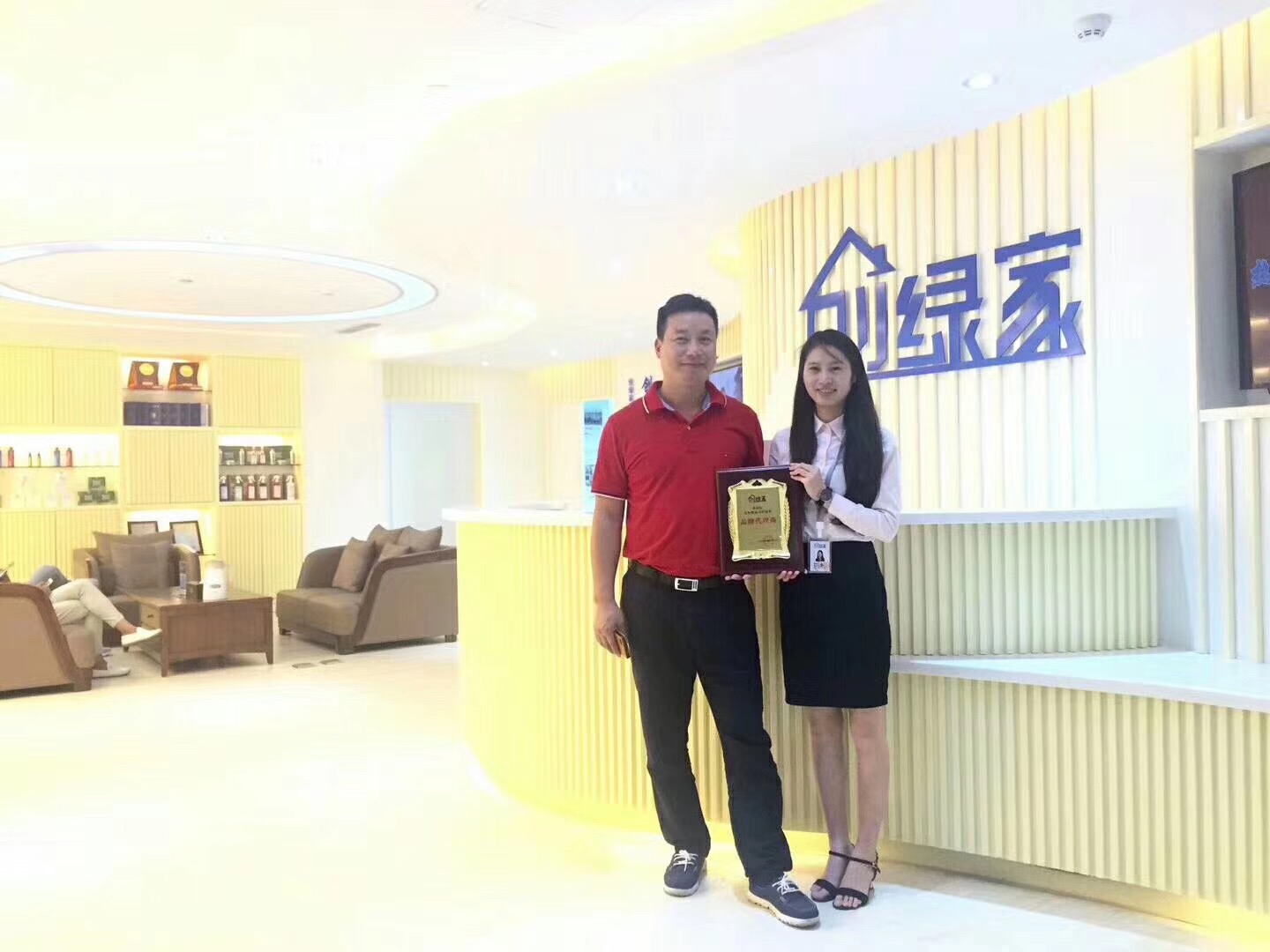 熱烈祝賀余總簽約創(chuàng)綠家海南省市級代理！