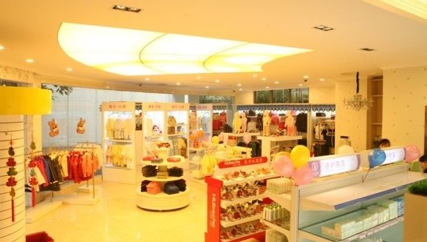 剛開業(yè)四個月的小店關(guān)門歇業(yè)，原因有兩點(diǎn)：一是甲醛超標(biāo)了5倍多，二是老板娘因此流產(chǎn)了……