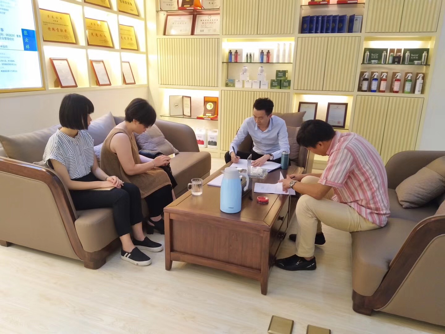 熱烈祝賀張總簽約創(chuàng)綠家泉州市區(qū)級(jí)代理！