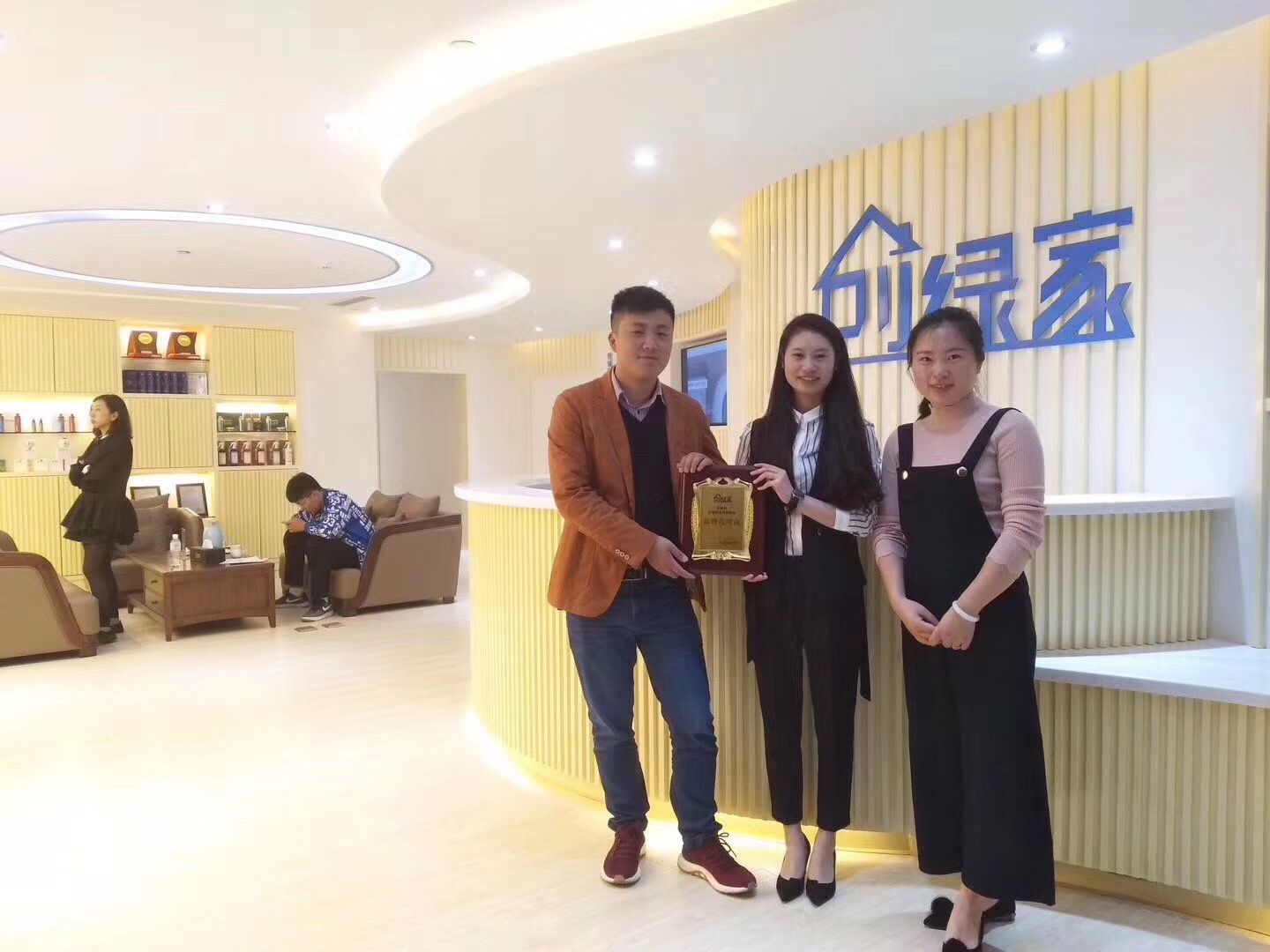 熱烈祝賀蔣總簽約創(chuàng)綠家江蘇省市級(jí)代理！