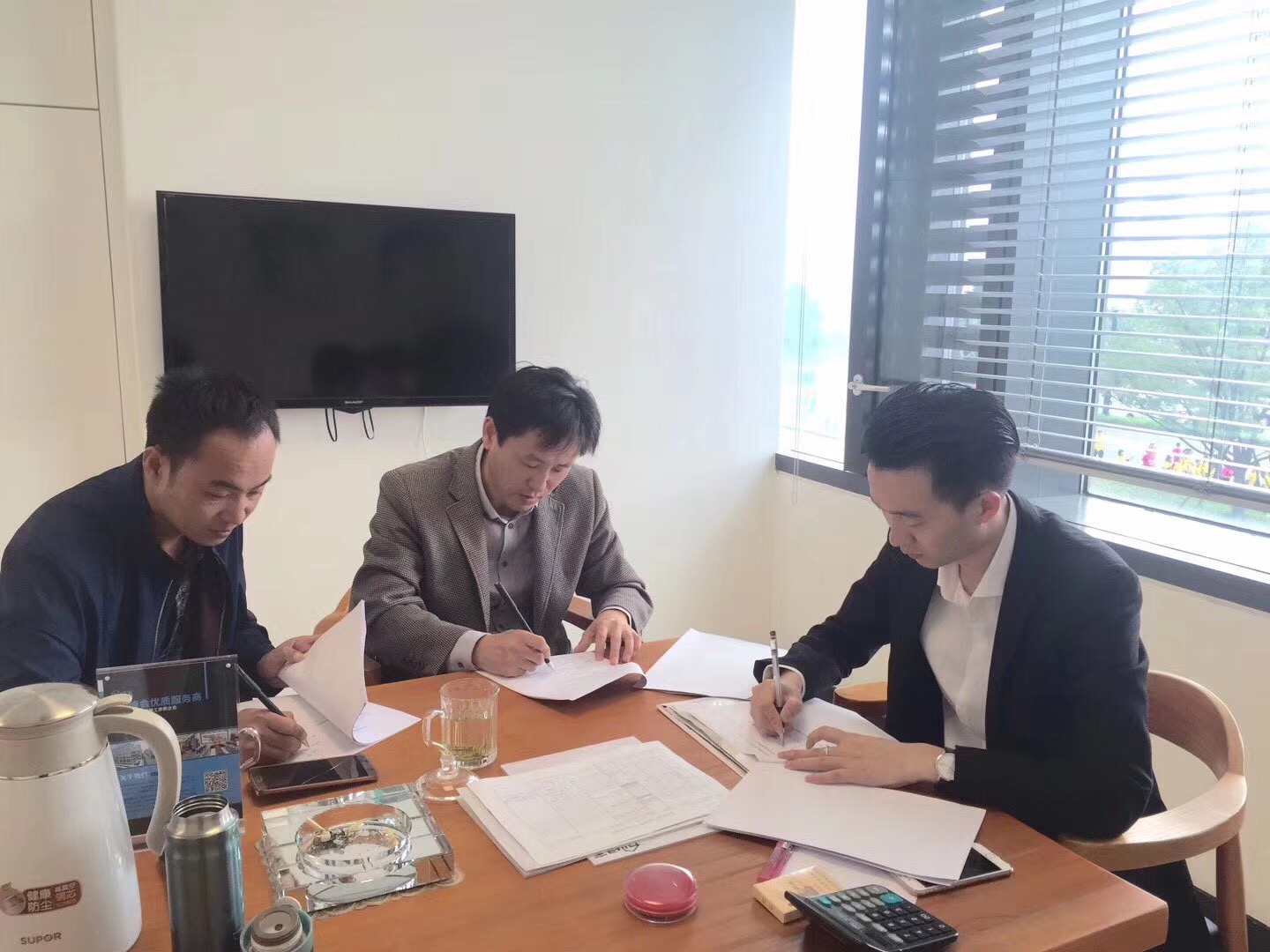 熱烈祝賀王總、葛總簽約創(chuàng)綠家蘇州市區(qū)級代理！