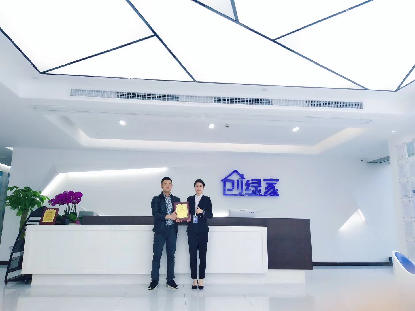 熱烈祝賀張總簽約創(chuàng)綠家重慶市區(qū)級(jí)代理！