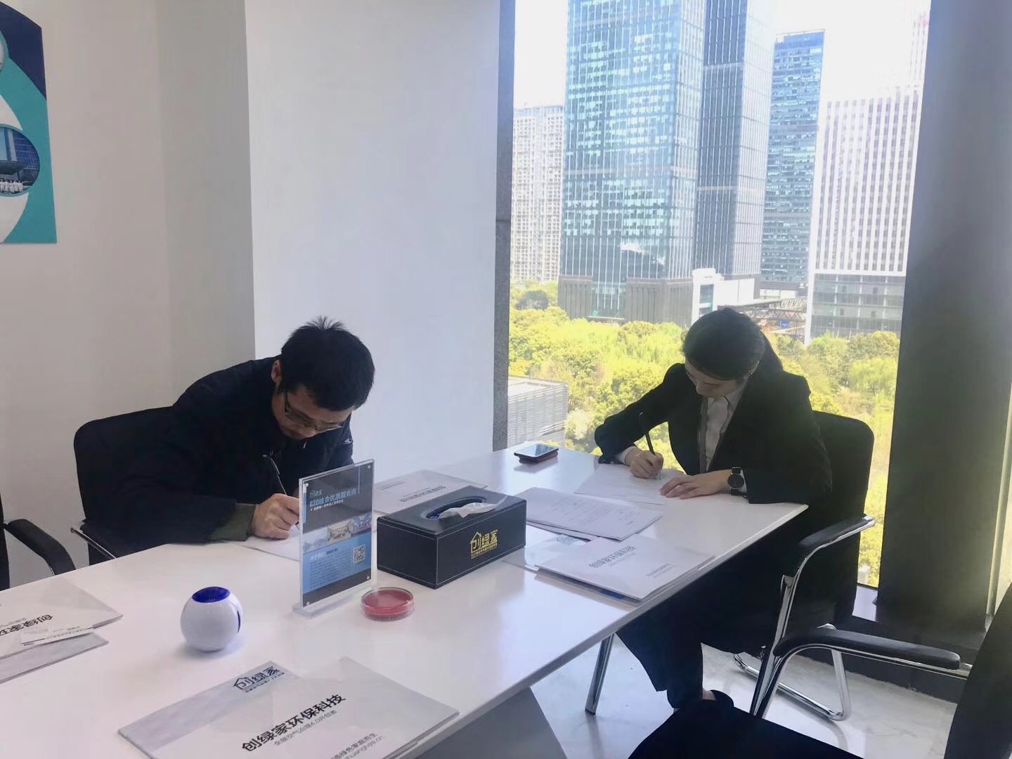 熱烈祝賀陳總簽約創(chuàng)綠家懷化市縣級代理！