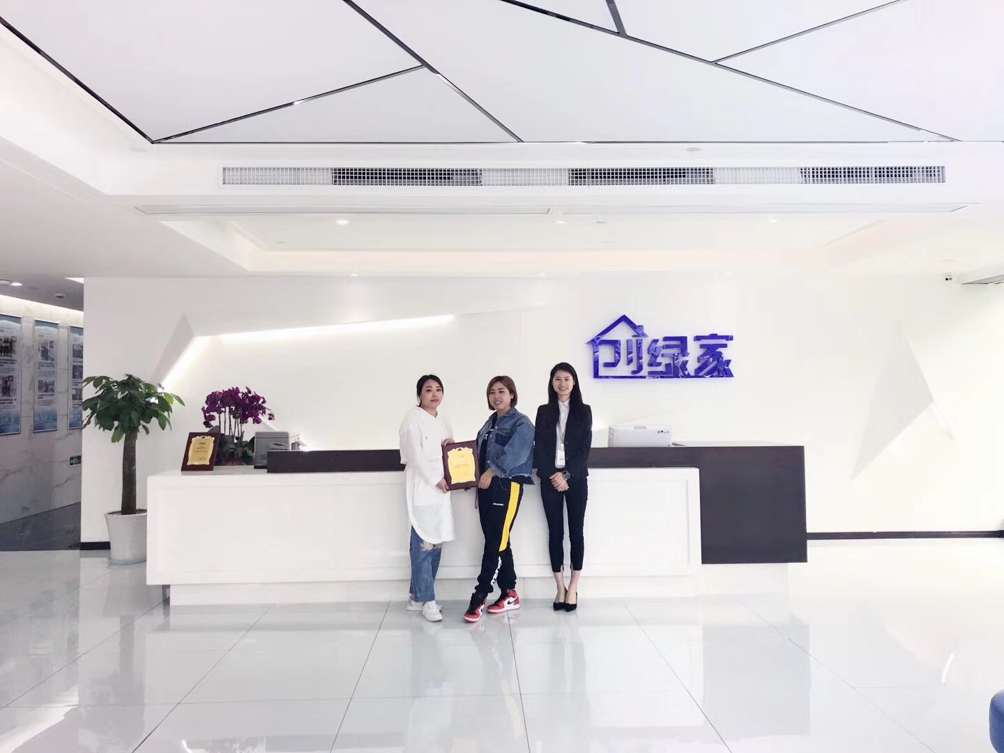 熱烈祝賀劉總姐妹簽約創(chuàng)綠家福州市區(qū)級(jí)代理！