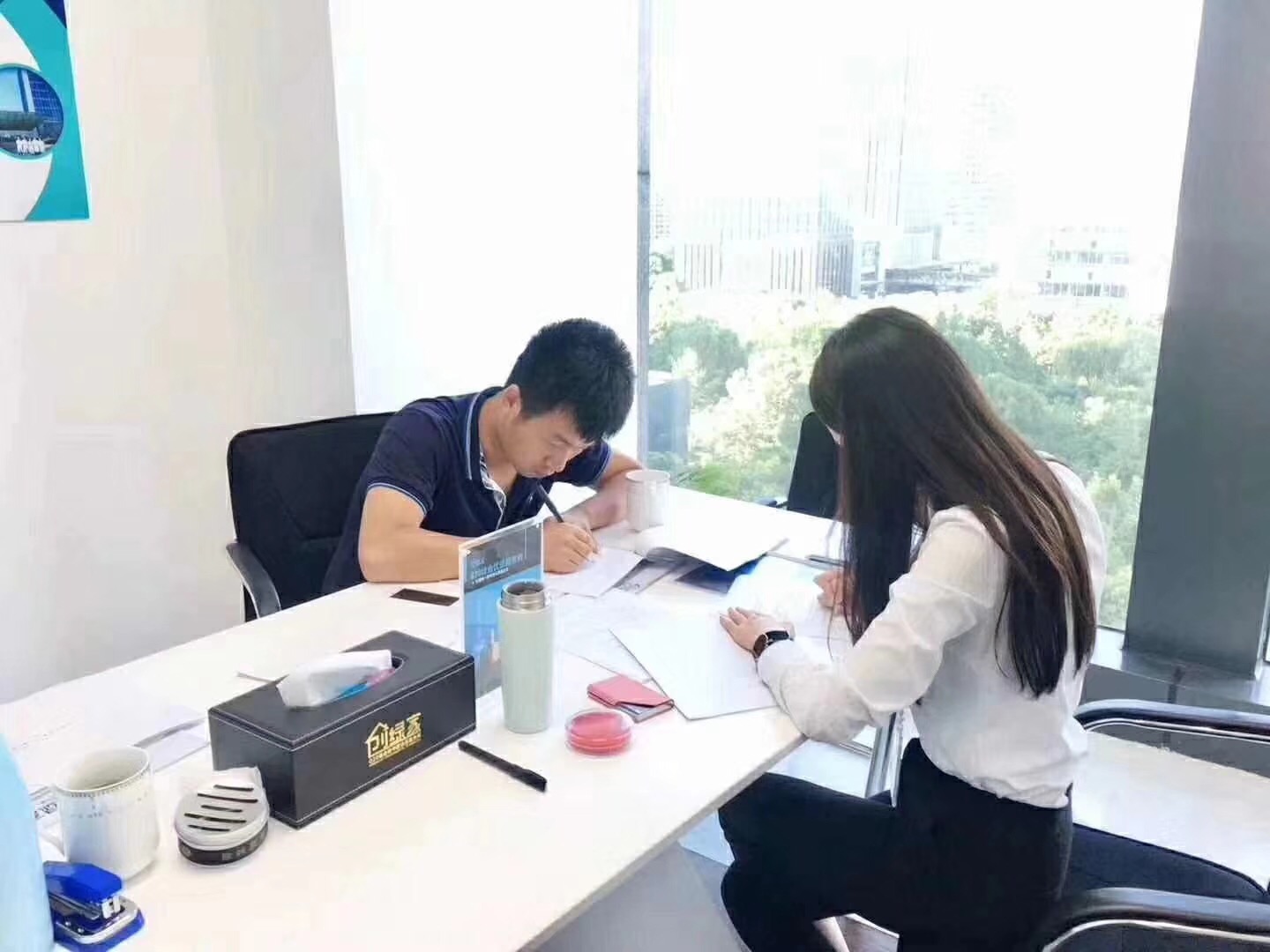 熱烈祝賀馮總、毛總簽約創(chuàng)綠家江蘇省縣級市代理！