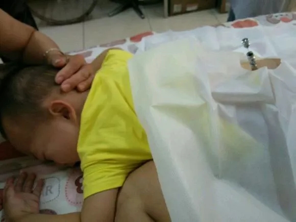 4歲男孩和媽媽辦“婚禮”，真相令人淚崩！