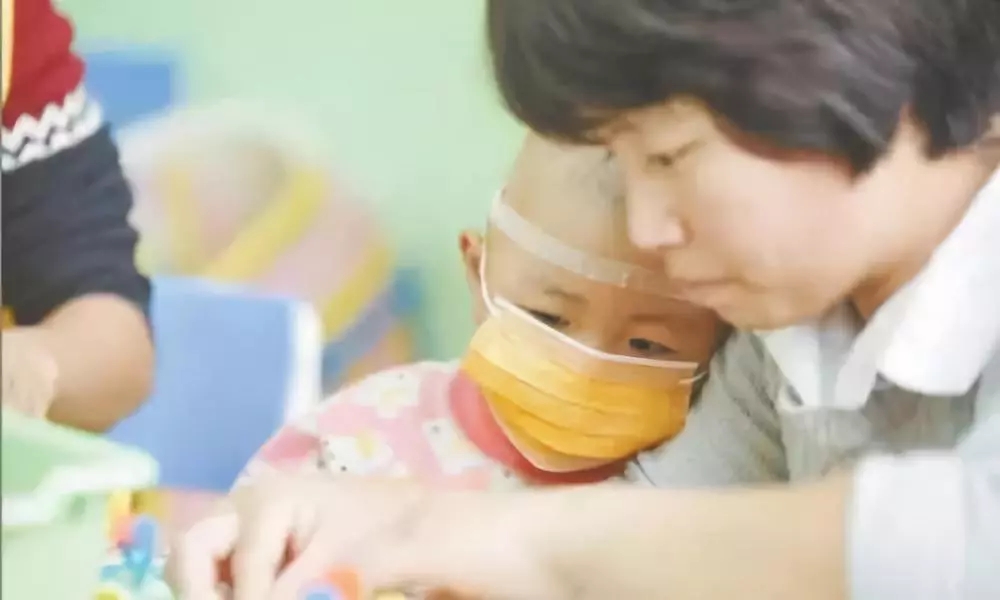 4歲男孩和媽媽辦“婚禮”，真相令人淚崩！