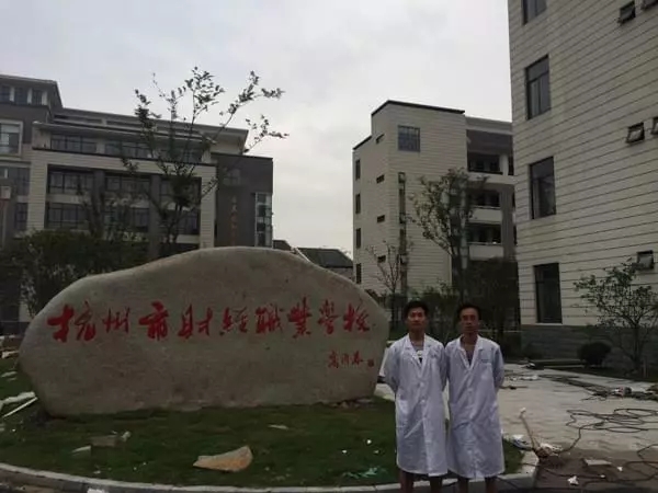 開(kāi)學(xué)倒計(jì)時(shí)，學(xué)校除甲醛讓熊孩子們?cè)獨(dú)鉂M滿迎接新學(xué)期！