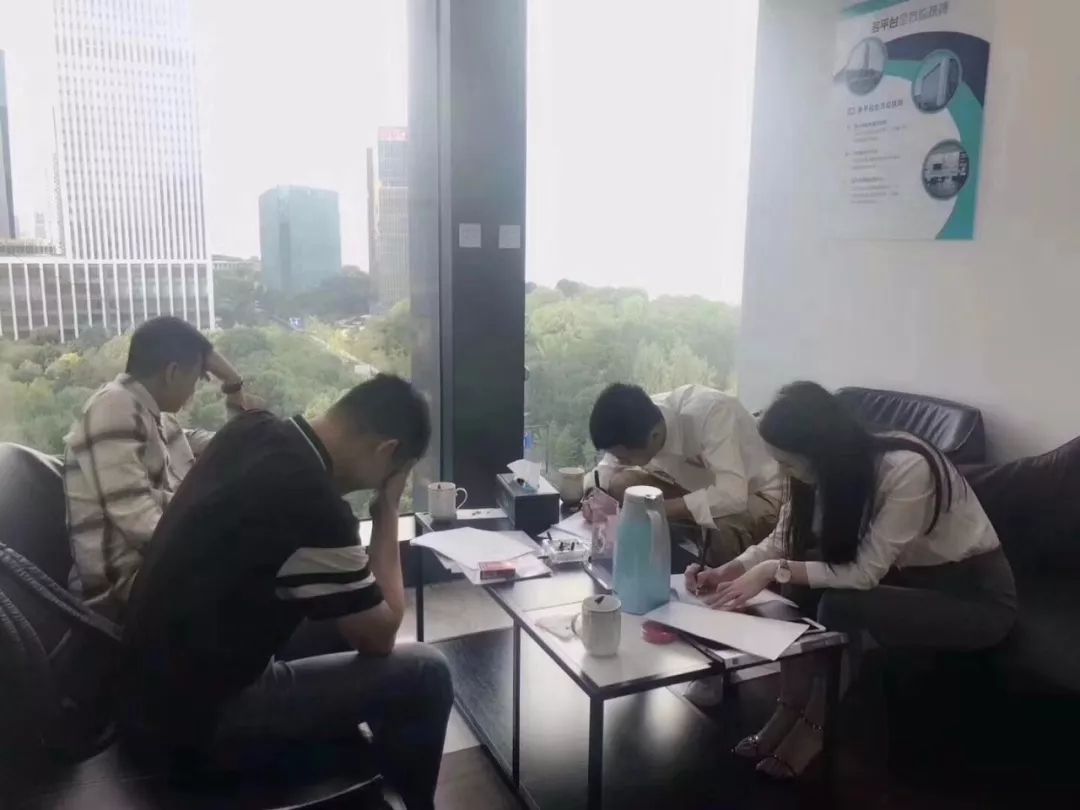 熱烈祝賀馮總、李總、龔總簽約創(chuàng)綠家清遠(yuǎn)市區(qū)級代理！