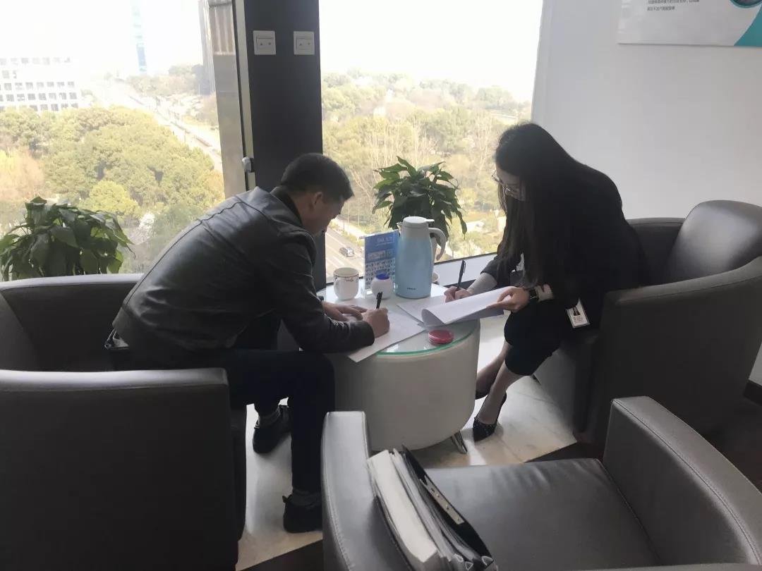 熱烈祝賀黃總簽約創(chuàng)綠家福建省某市區(qū)級代理！