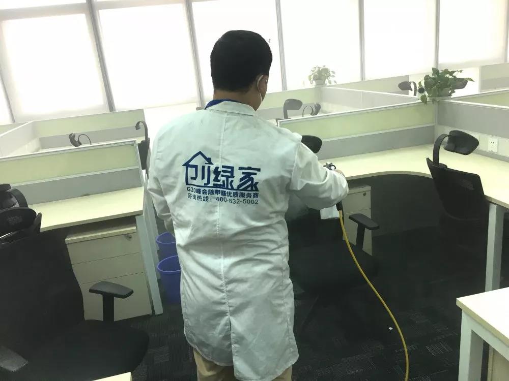 完美日記是一個國產大眾美妝品牌，價格良心堪稱國貨之光，也深受年輕人喜愛。