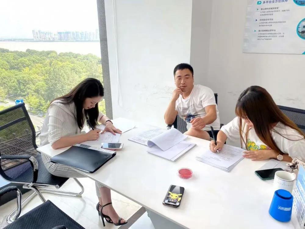 熱烈祝賀高總夫婦簽約創(chuàng)綠家河北省張家口市區(qū)級代理！