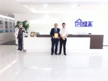 熱烈祝賀尚總、鄧總夫婦簽約創(chuàng)綠家四川省市級代理！