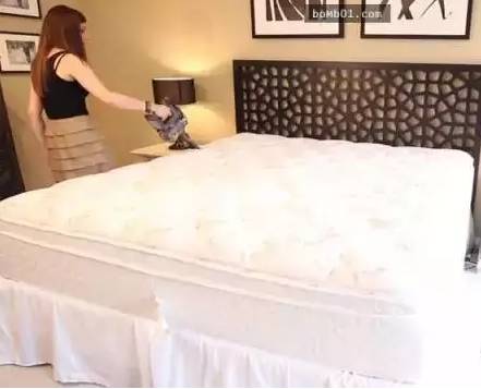 南京美女睡了10年的床墊，掀開后把全家人都嚇傻了……